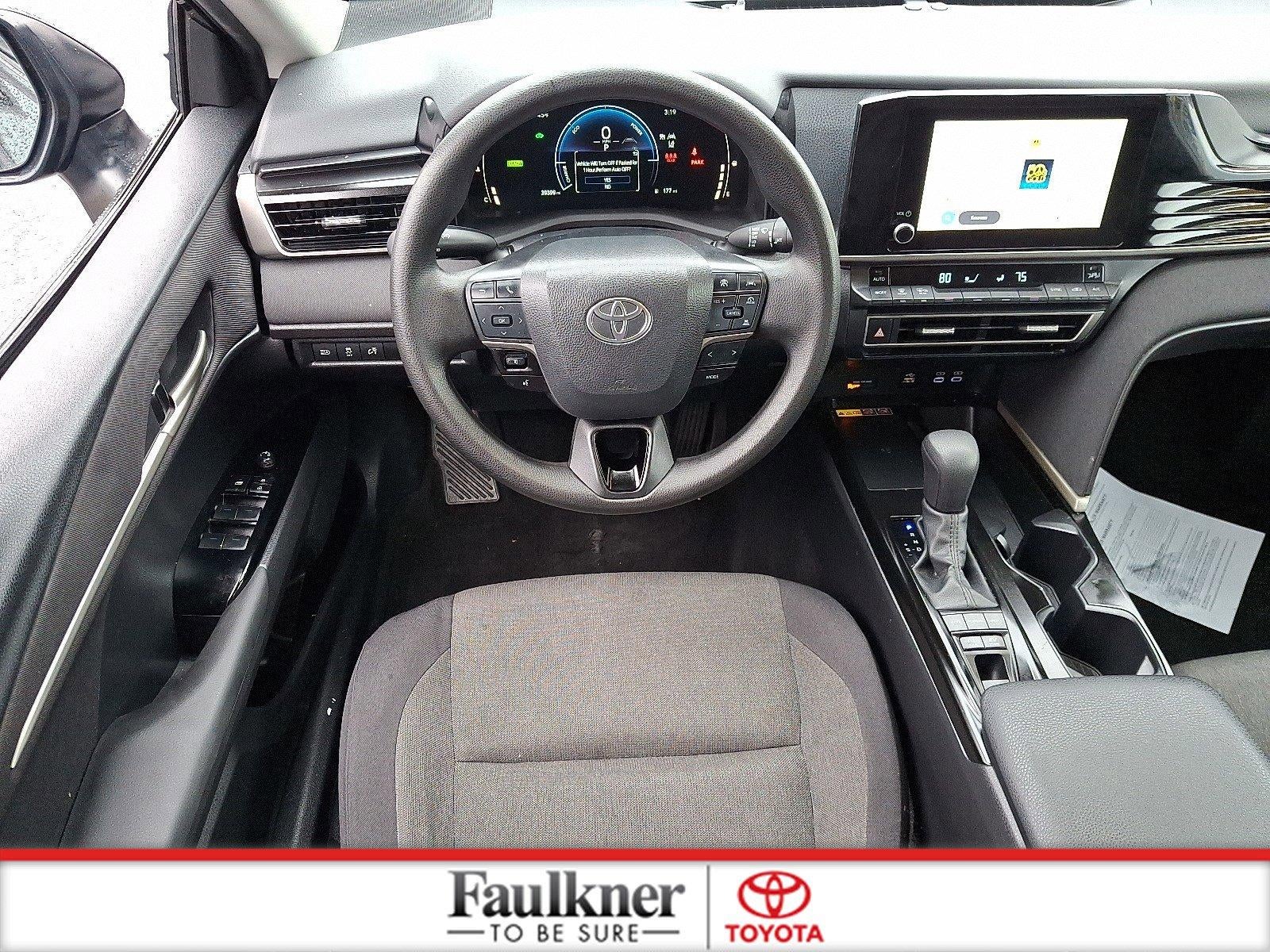 2025 Toyota Camry LE (SE)