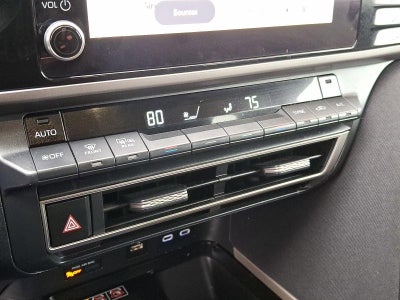 2025 Toyota Camry LE (SE)