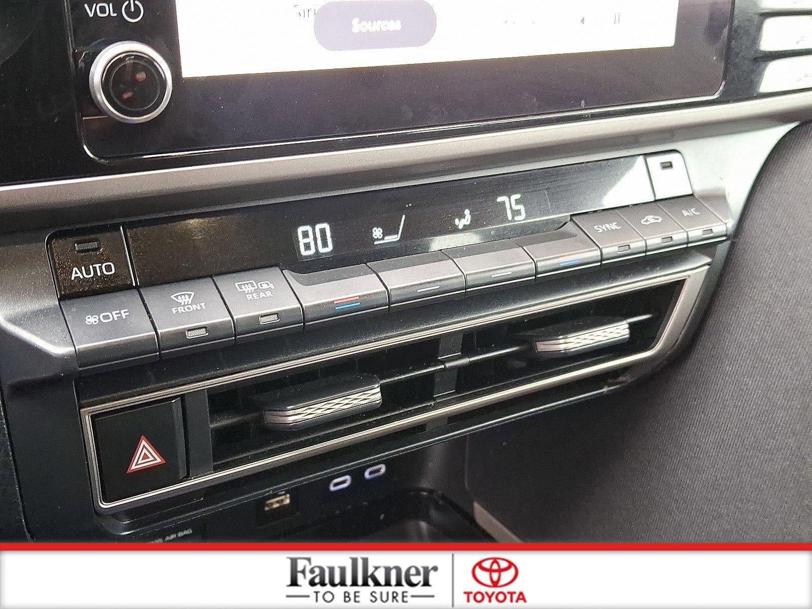 2025 Toyota Camry LE (SE)