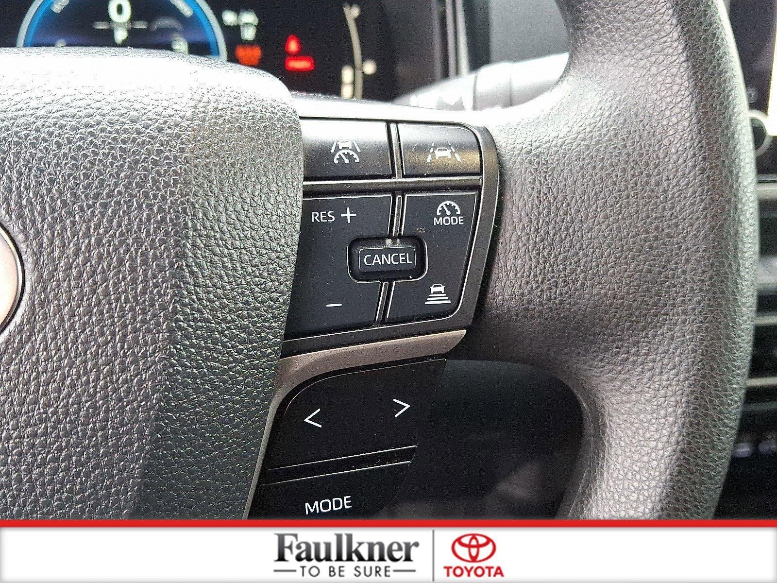 2025 Toyota Camry LE (SE)