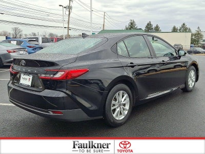 2025 Toyota Camry LE (SE)