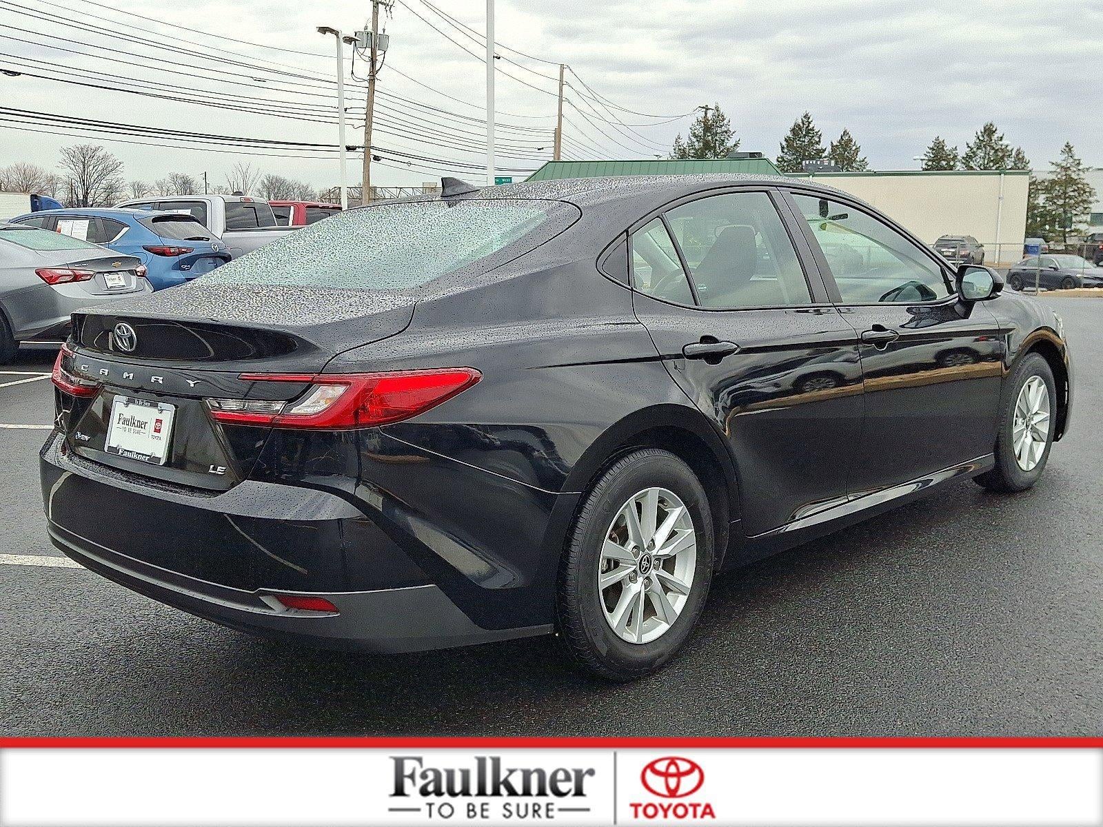 2025 Toyota Camry LE (SE)