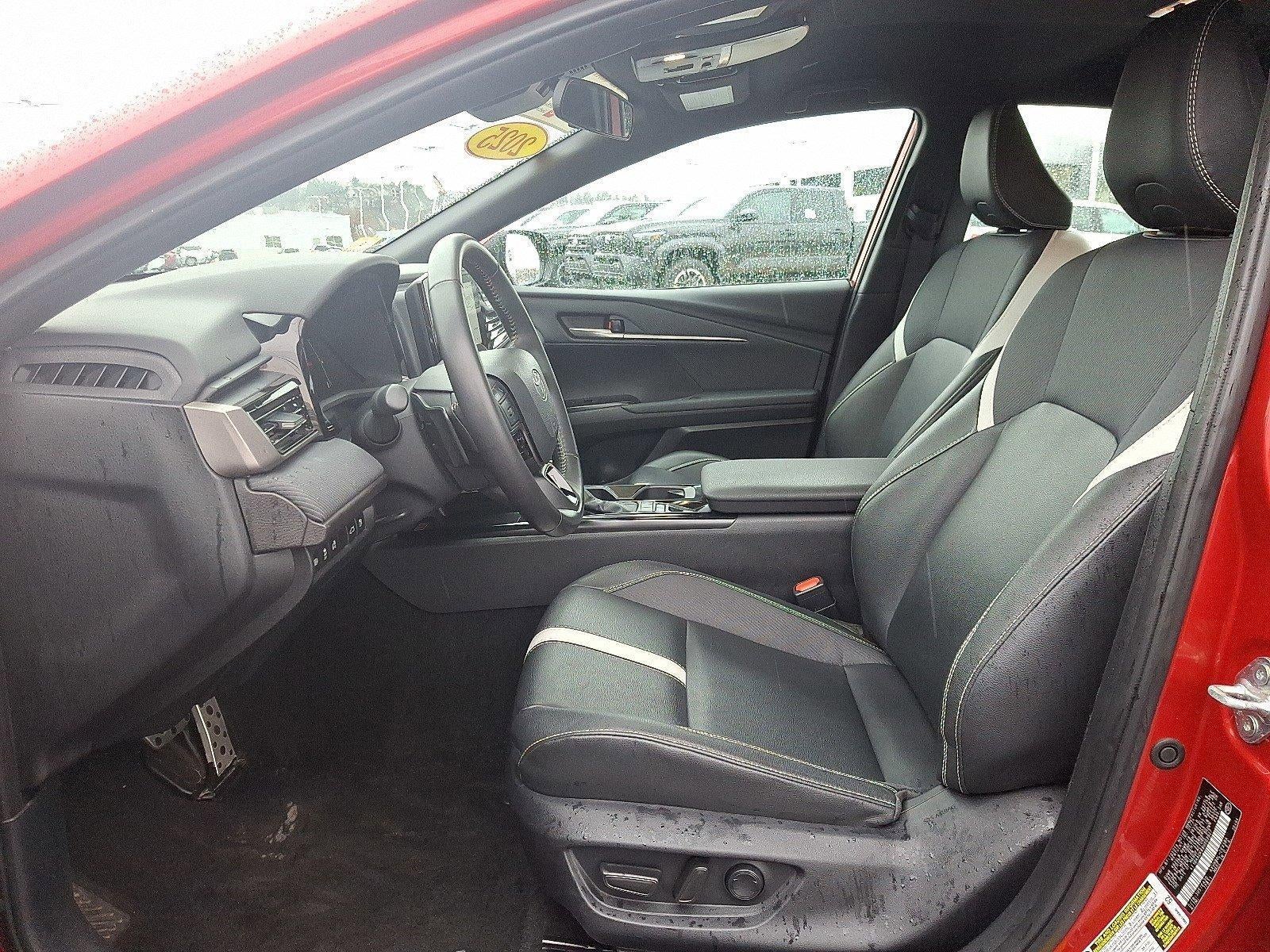 2025 Toyota Camry SE (SE)