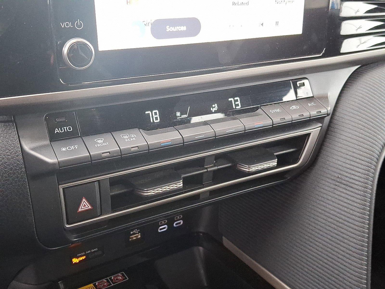 2025 Toyota Camry SE (SE)