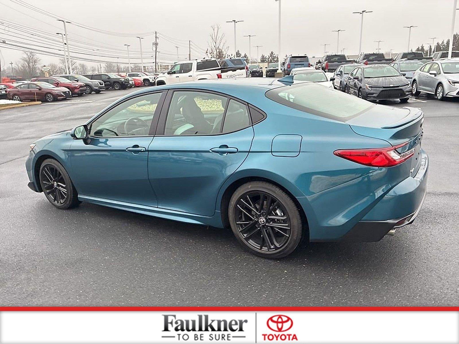 2025 Toyota Camry SE (SE)