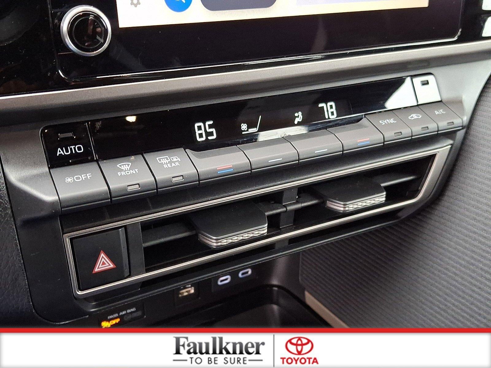 2025 Toyota Camry SE (SE)