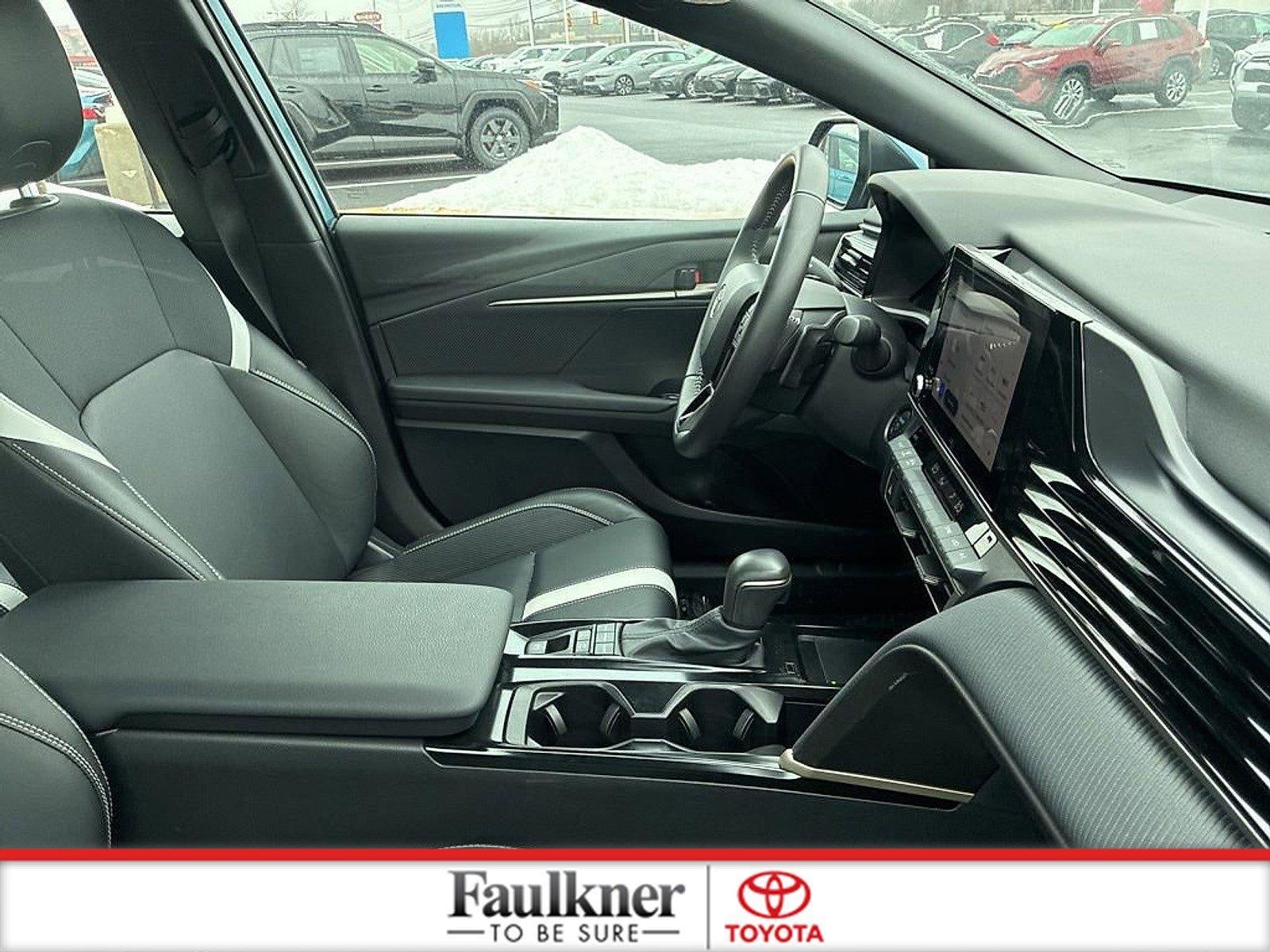 2025 Toyota Camry SE (SE)