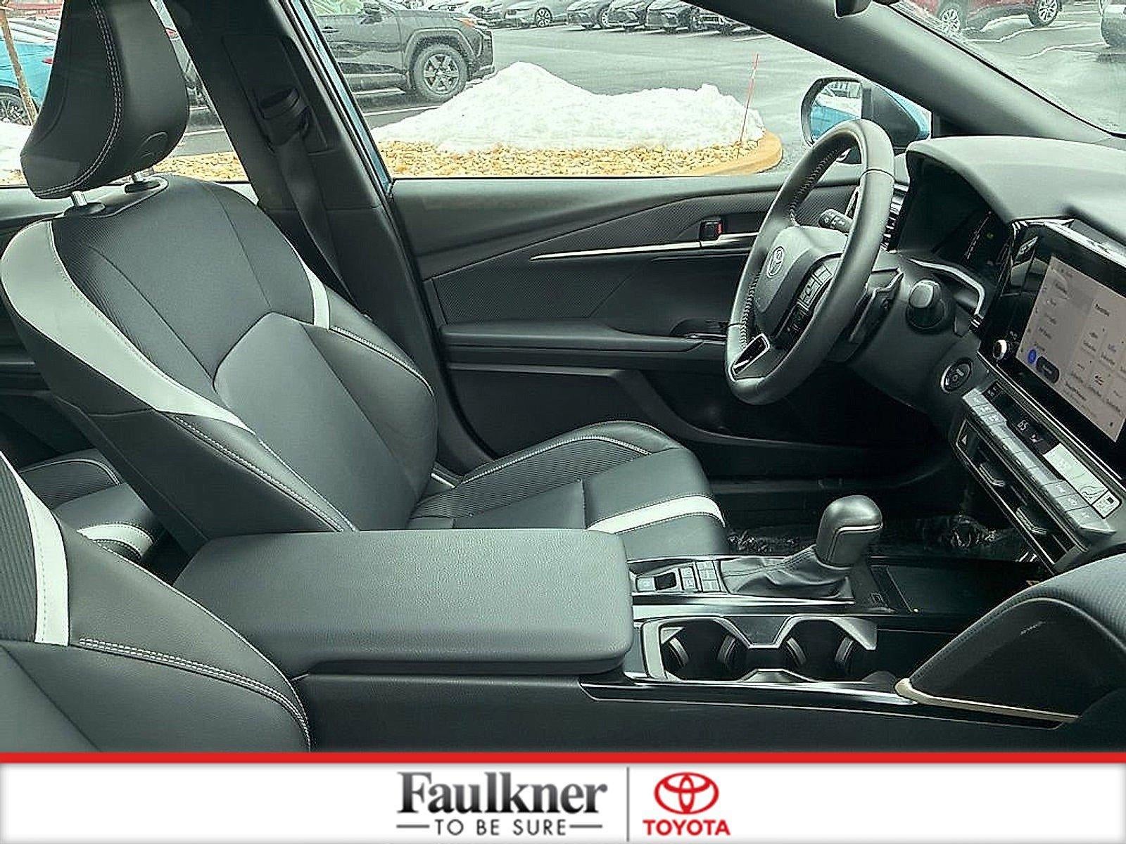 2025 Toyota Camry SE (SE)