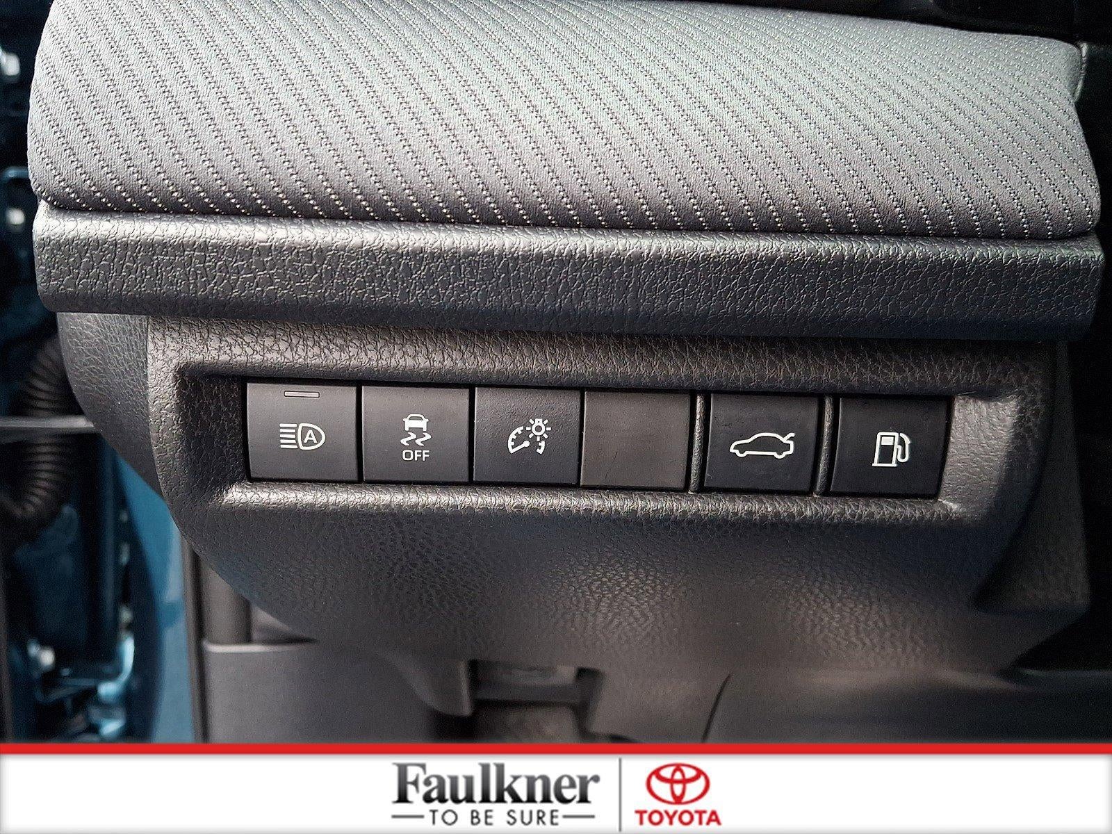 2025 Toyota Camry SE (SE)