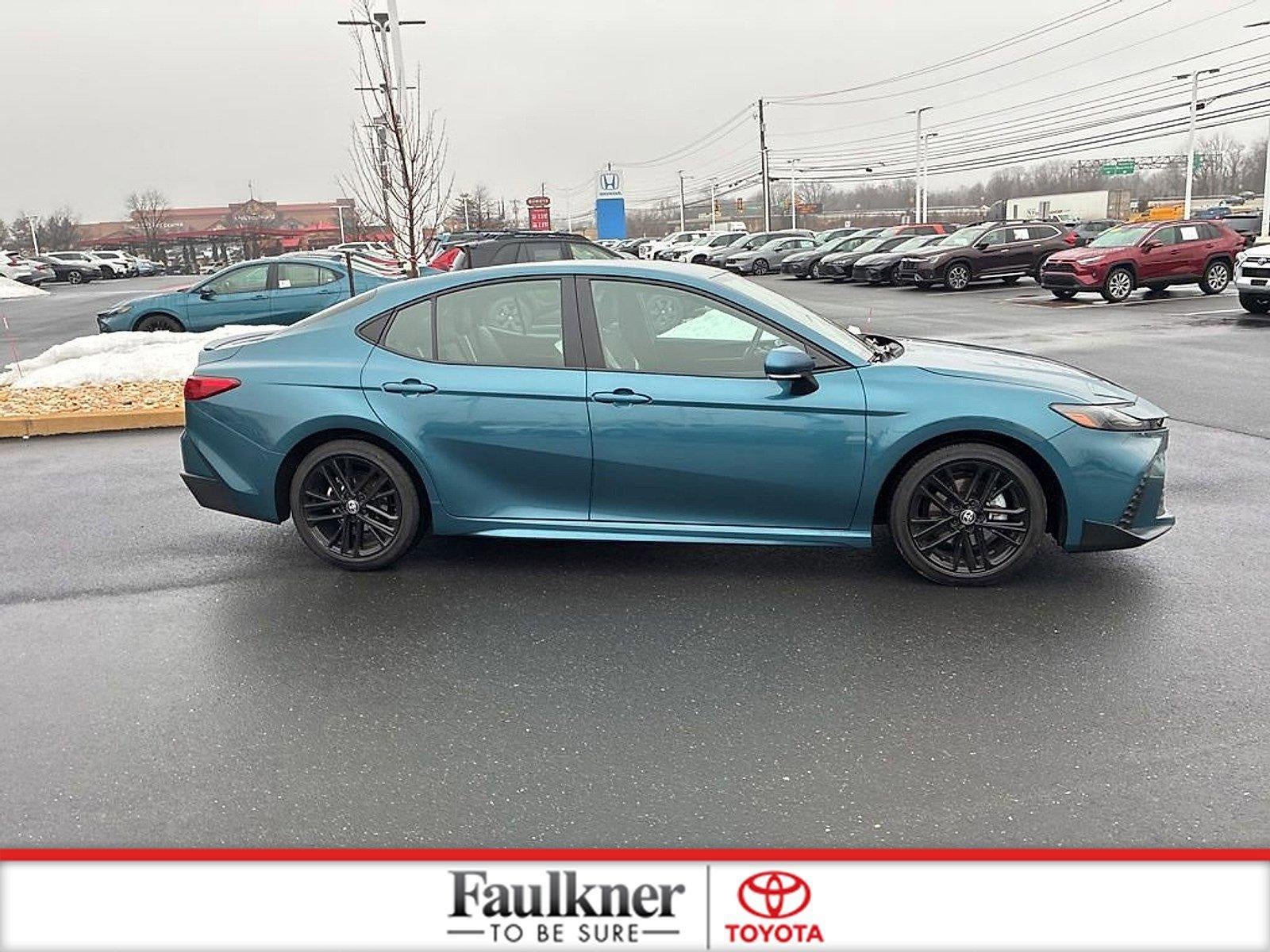 2025 Toyota Camry SE (SE)