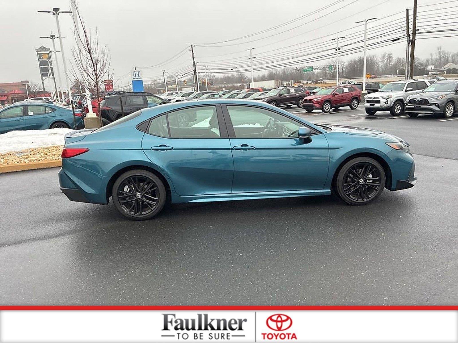 2025 Toyota Camry SE (SE)