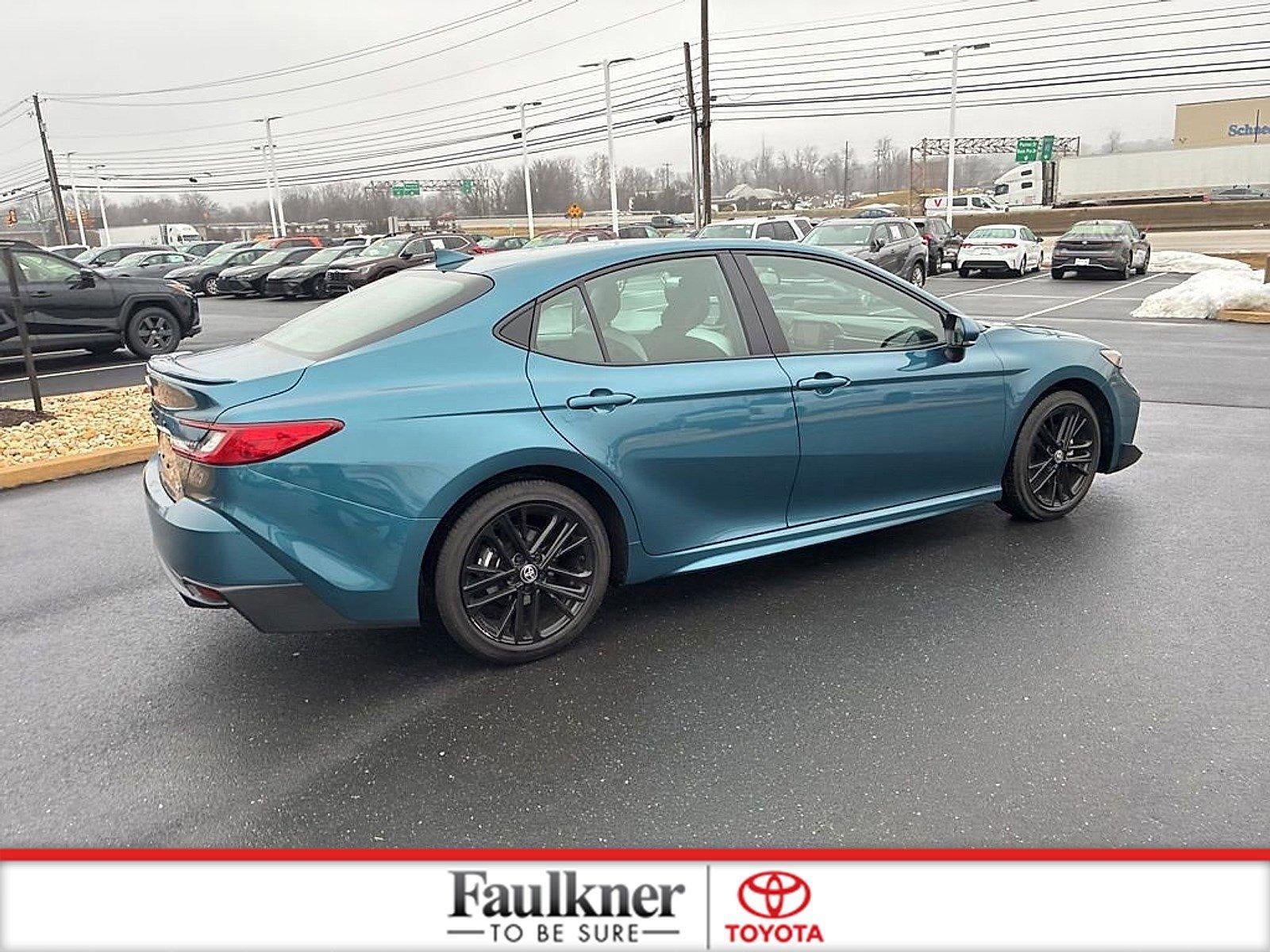 2025 Toyota Camry SE (SE)