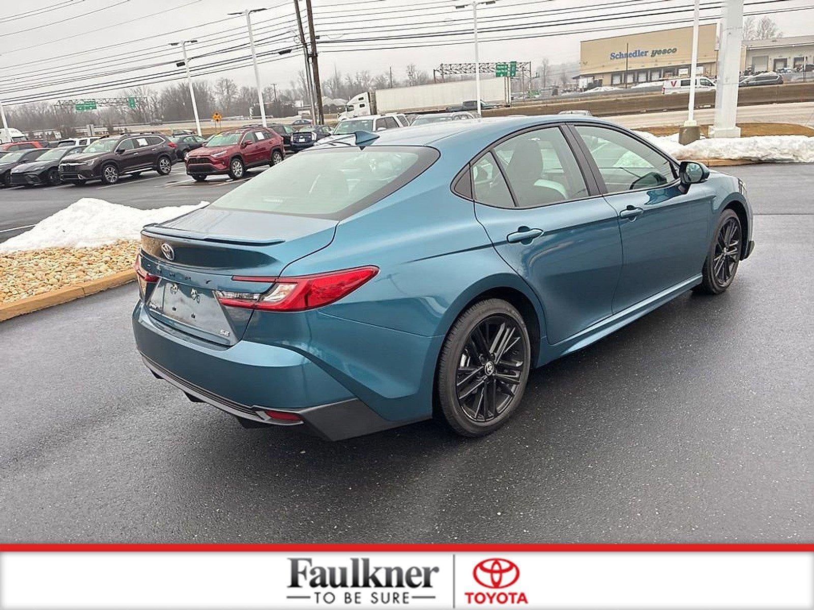 2025 Toyota Camry SE (SE)