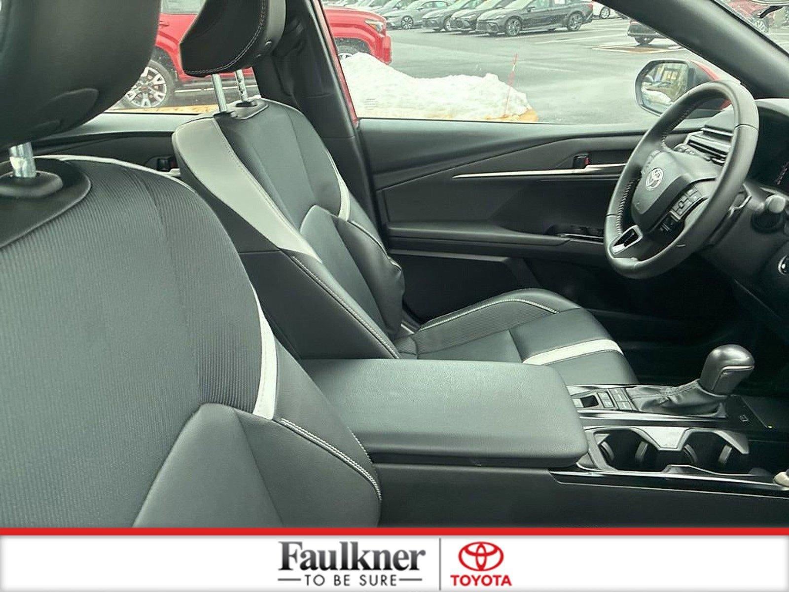 2025 Toyota Camry SE (SE)