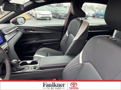 2025 Toyota Camry SE (SE)