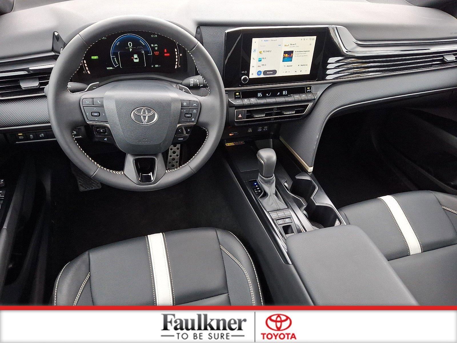 2025 Toyota Camry SE (SE)