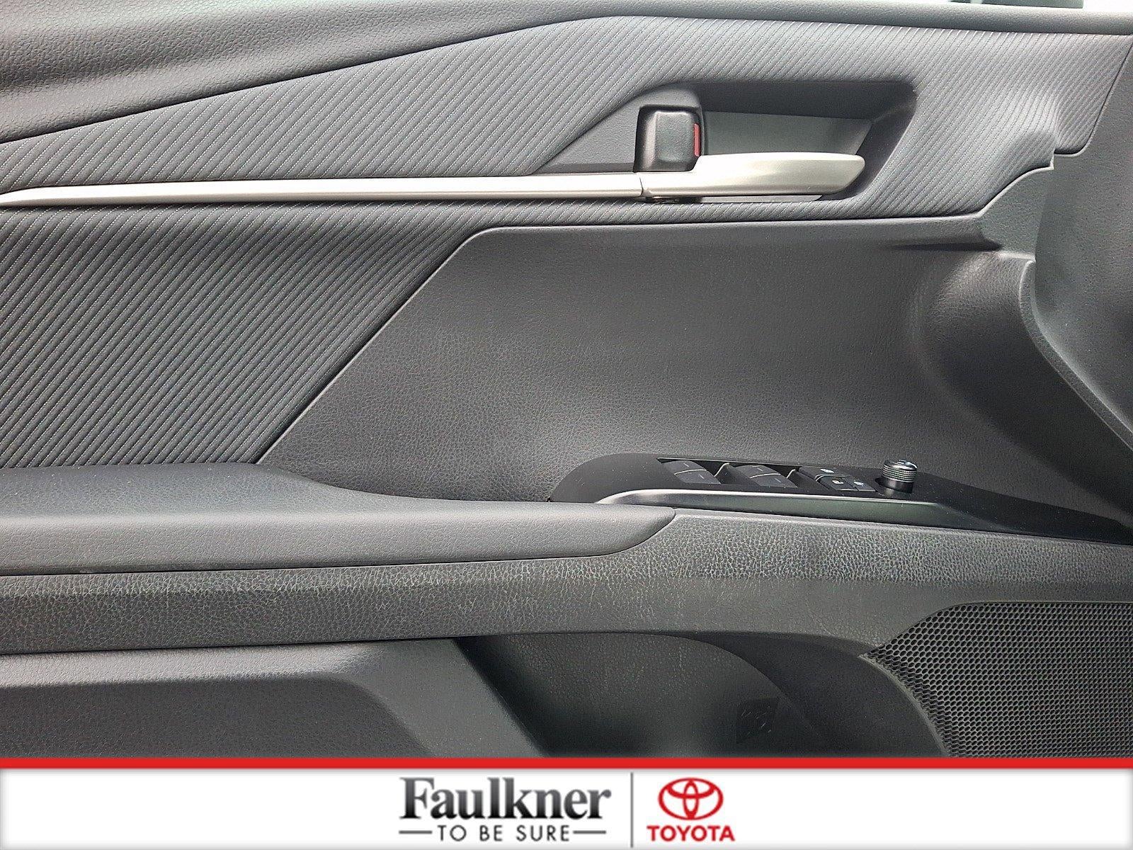 2025 Toyota Camry SE (SE)