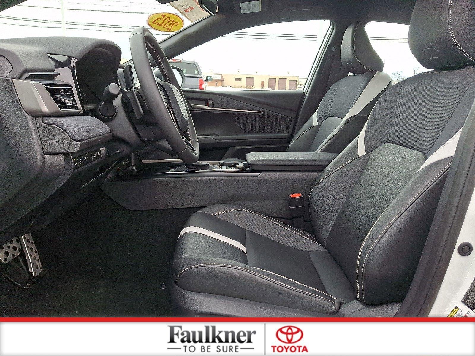 2025 Toyota Camry SE (SE)