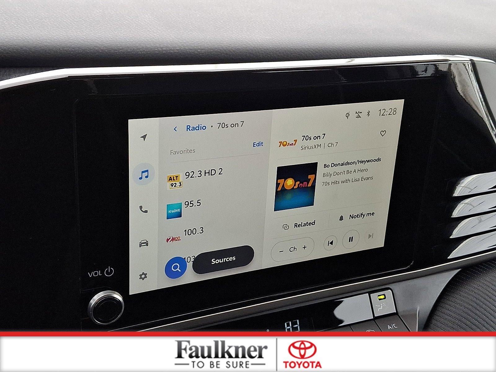 2025 Toyota Camry SE (SE)