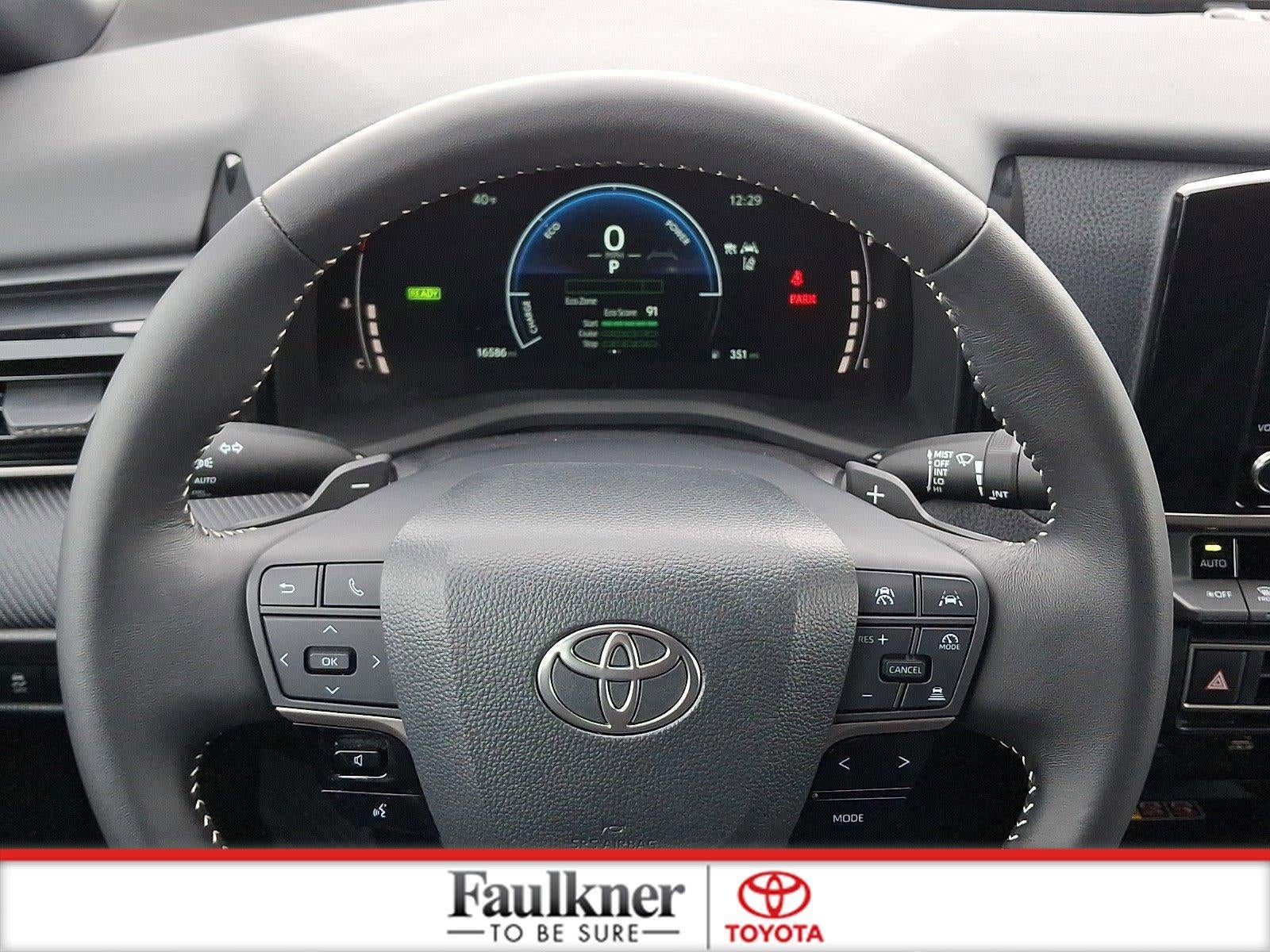 2025 Toyota Camry SE (SE)