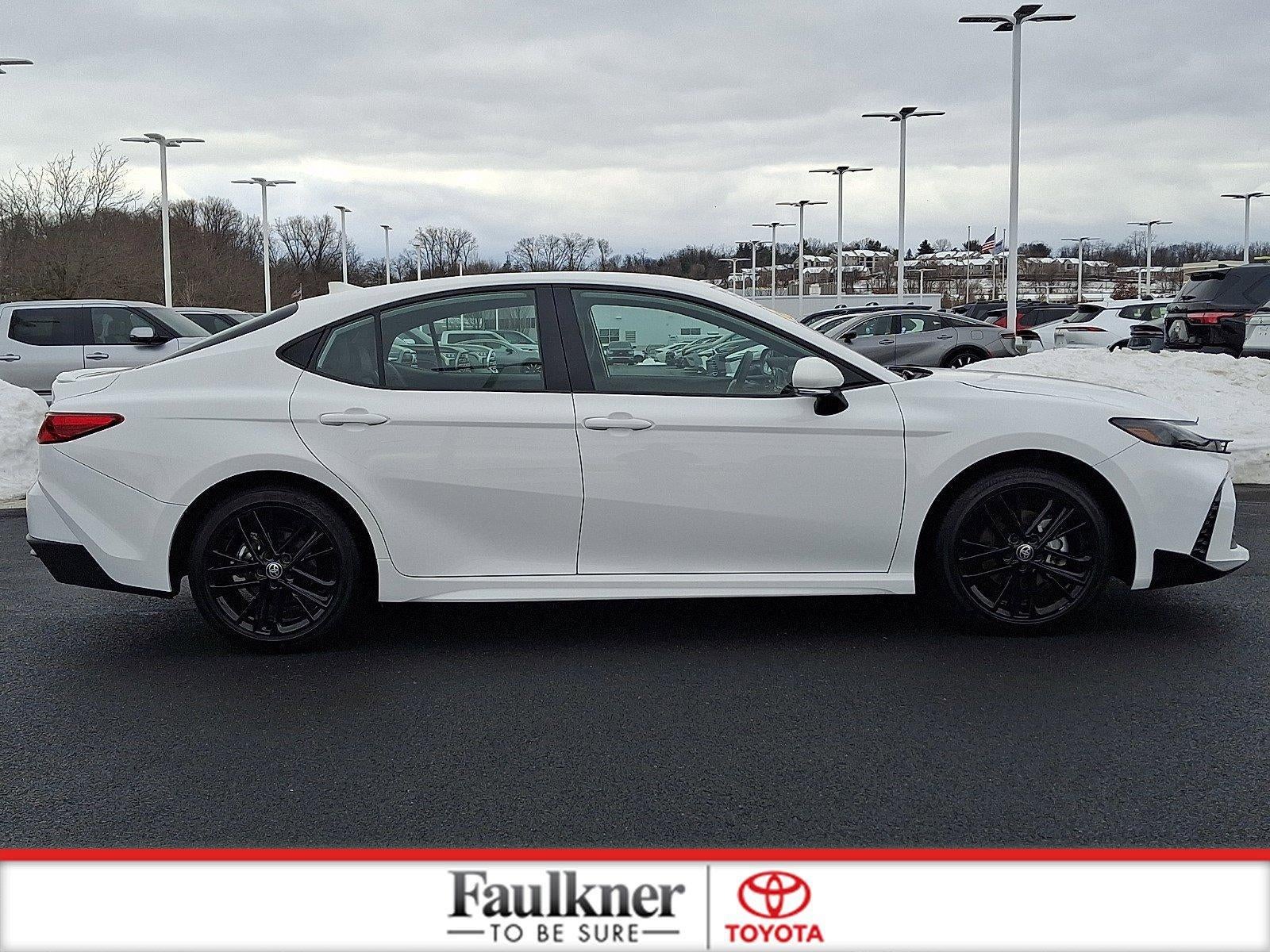 2025 Toyota Camry SE (SE)