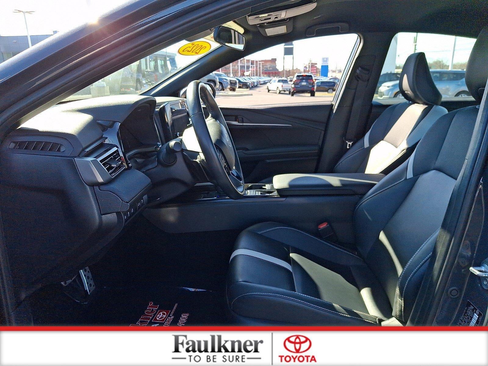 2025 Toyota Camry LE (Natl)