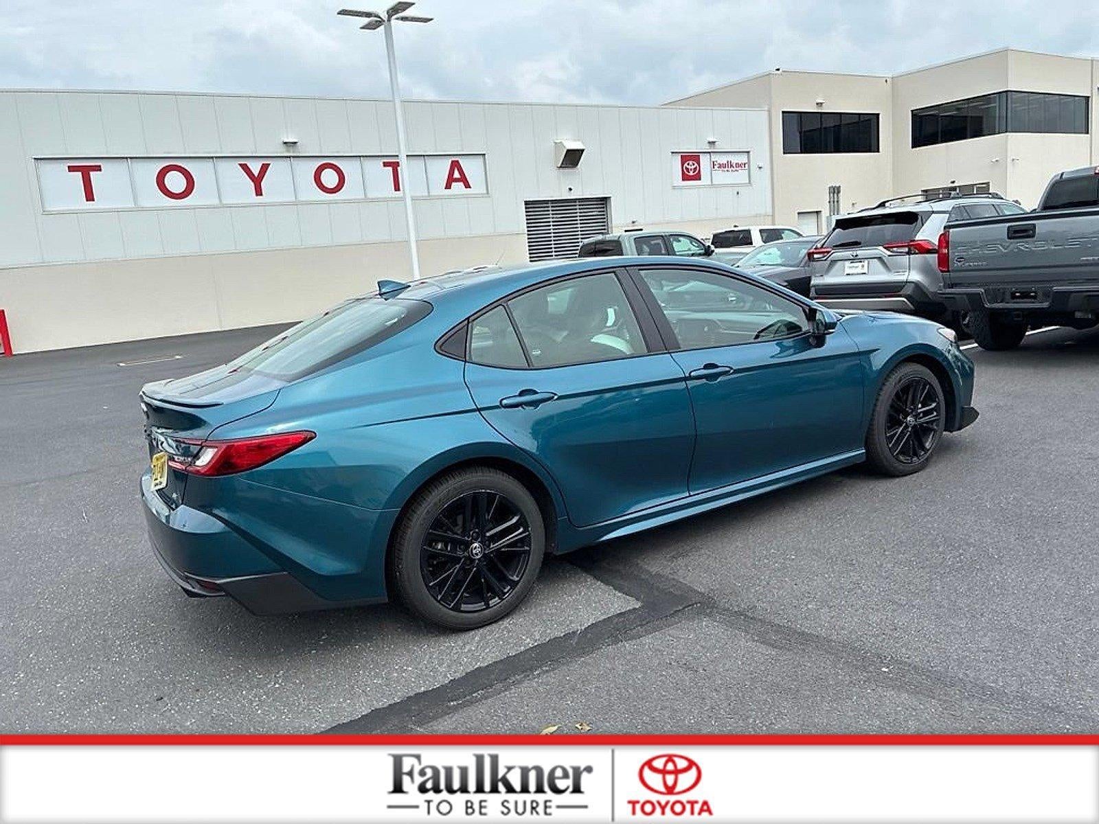 2025 Toyota Camry SE (SE)