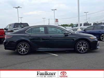 2024 Toyota Camry SE Auto (SE)