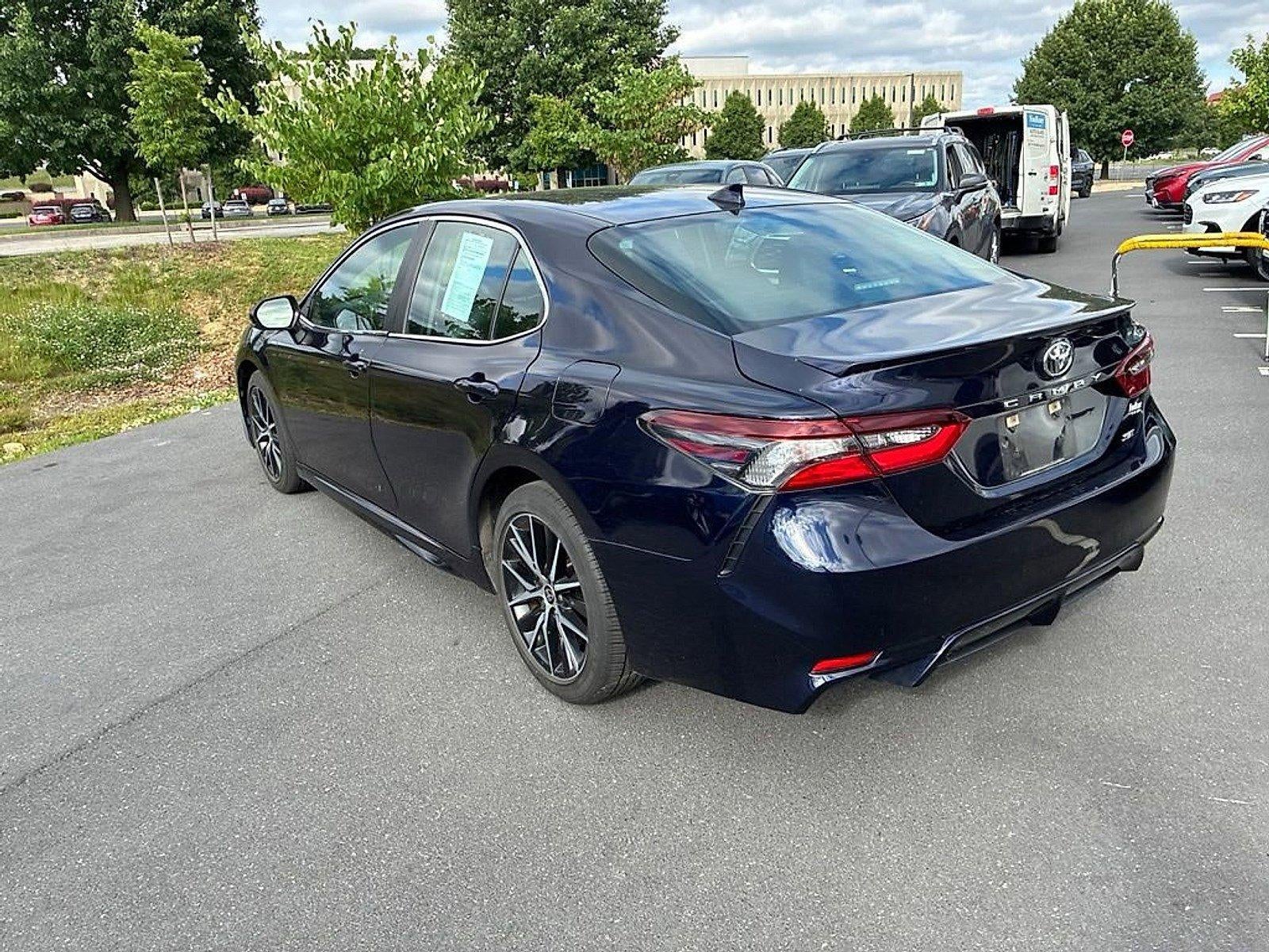 2021 Toyota Camry SE Auto (SE)
