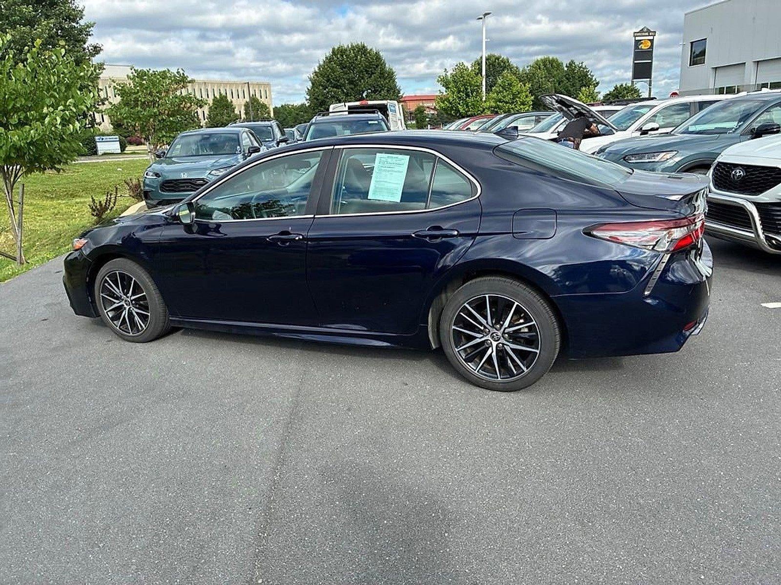 2021 Toyota Camry SE Auto (SE)