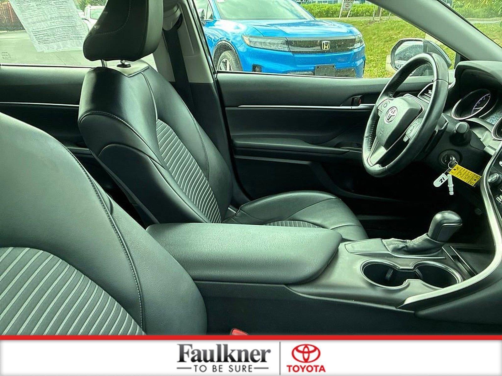 2021 Toyota Camry SE Auto (SE)