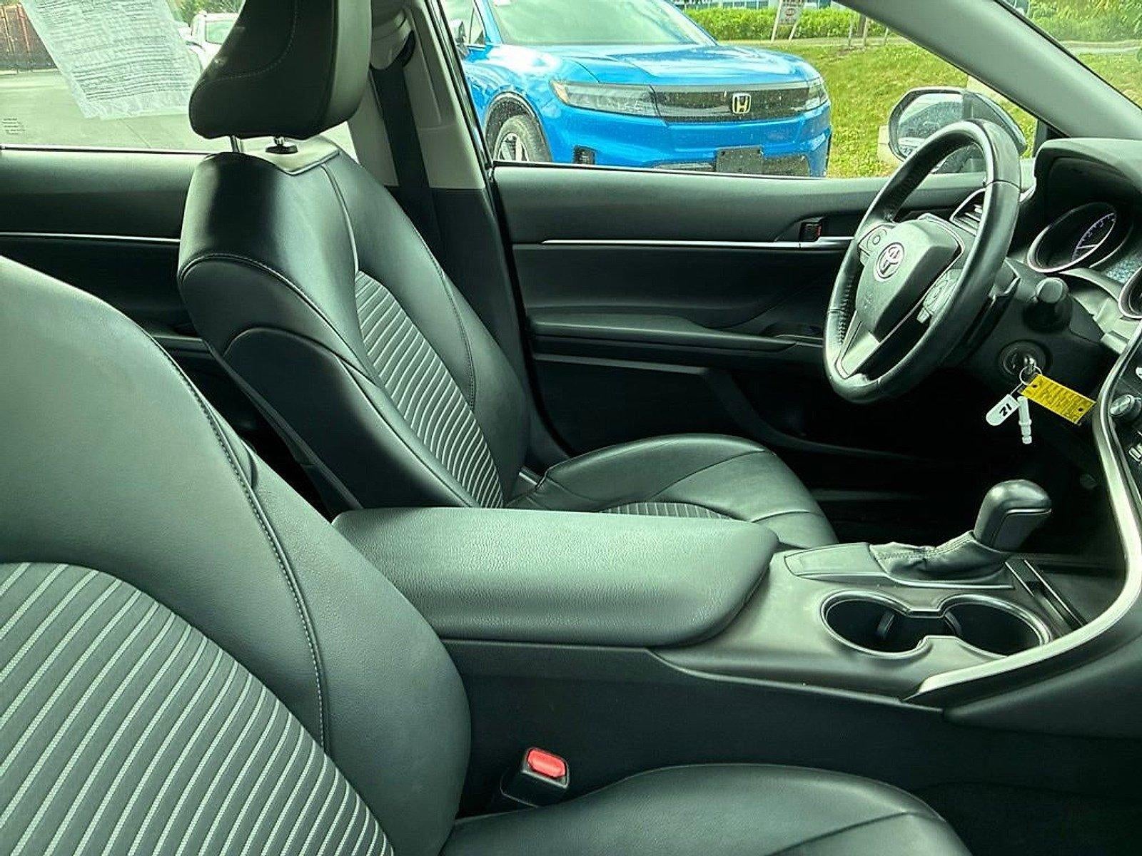2021 Toyota Camry SE Auto (SE)