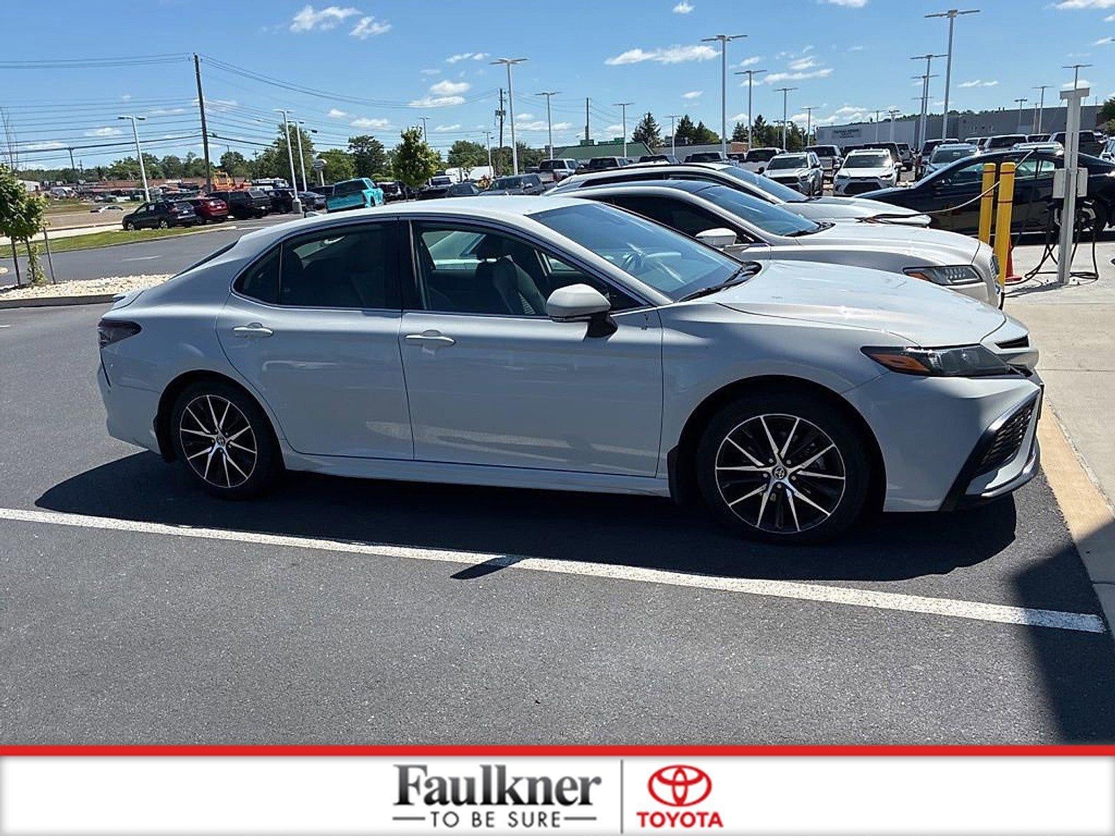2024 Toyota Camry SE Auto (SE)