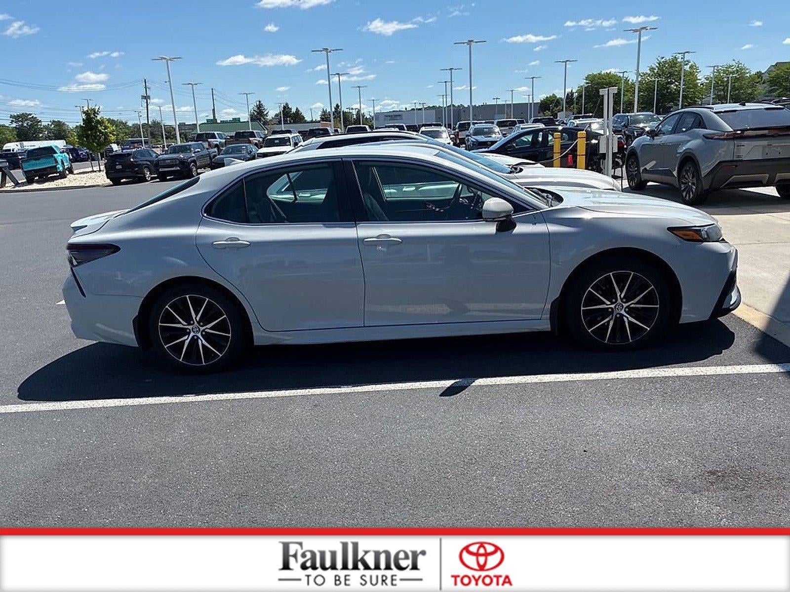 2024 Toyota Camry SE Auto (SE)