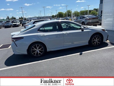 2024 Toyota Camry SE Auto (SE)