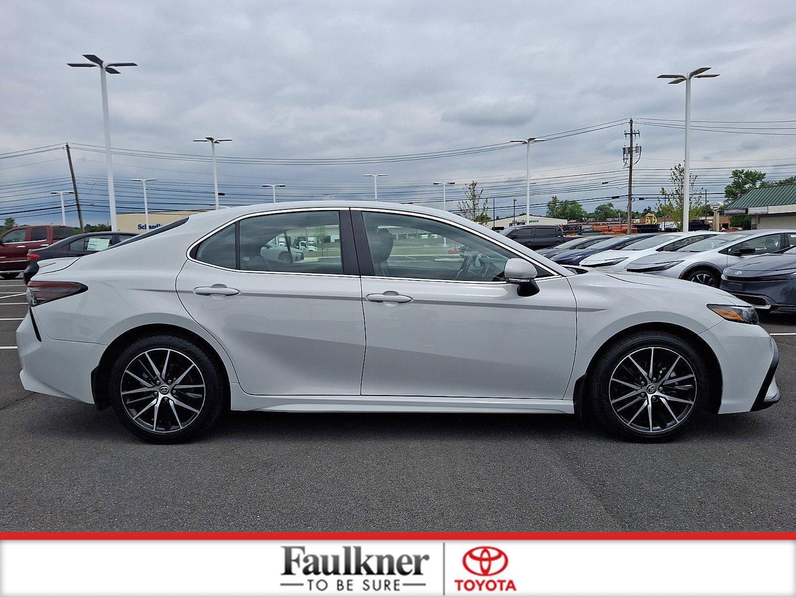 2024 Toyota Camry SE Auto (SE)