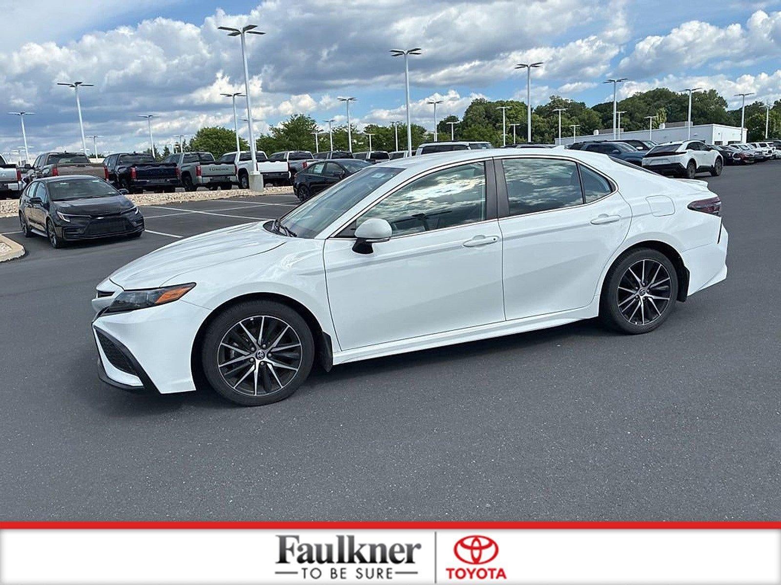 2024 Toyota Camry SE Auto (SE)