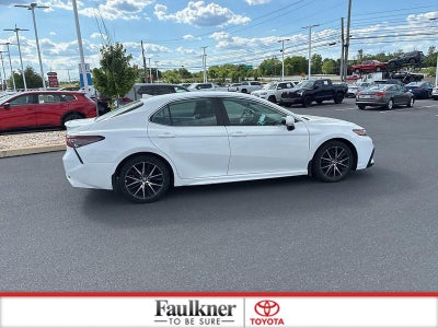 2024 Toyota Camry SE Auto (SE)