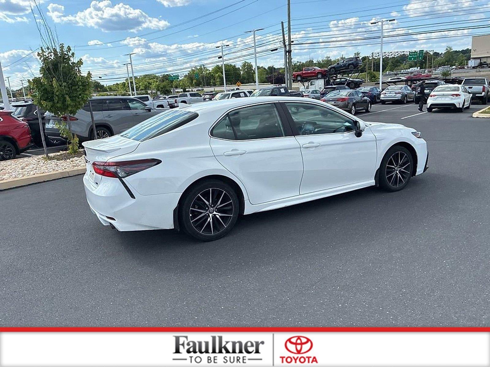 2024 Toyota Camry SE Auto (SE)