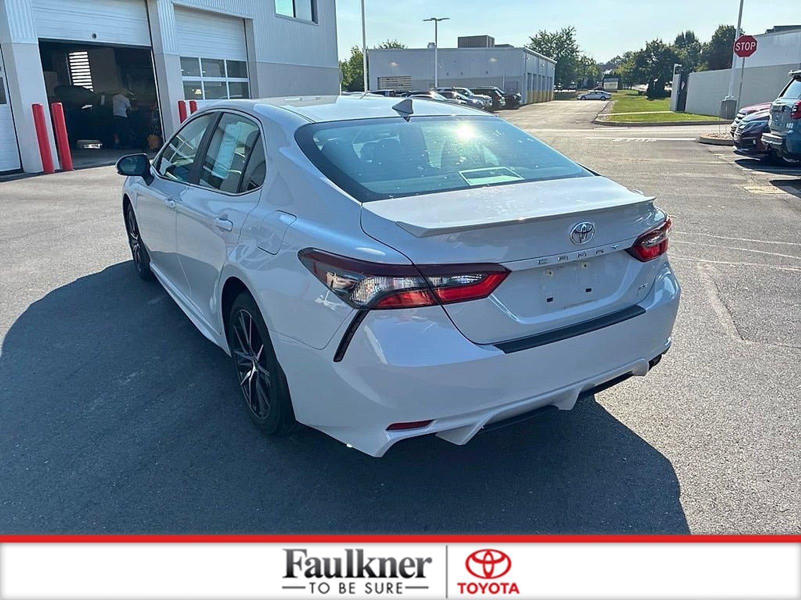 2024 Toyota Camry SE Auto (SE)