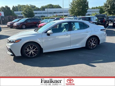 2024 Toyota Camry SE Auto (SE)
