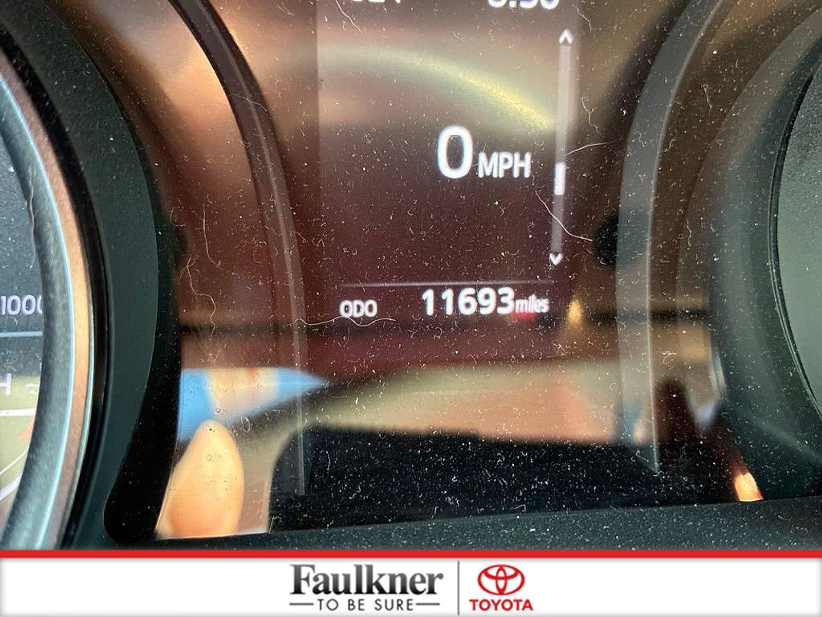 2024 Toyota Camry SE Auto (SE)
