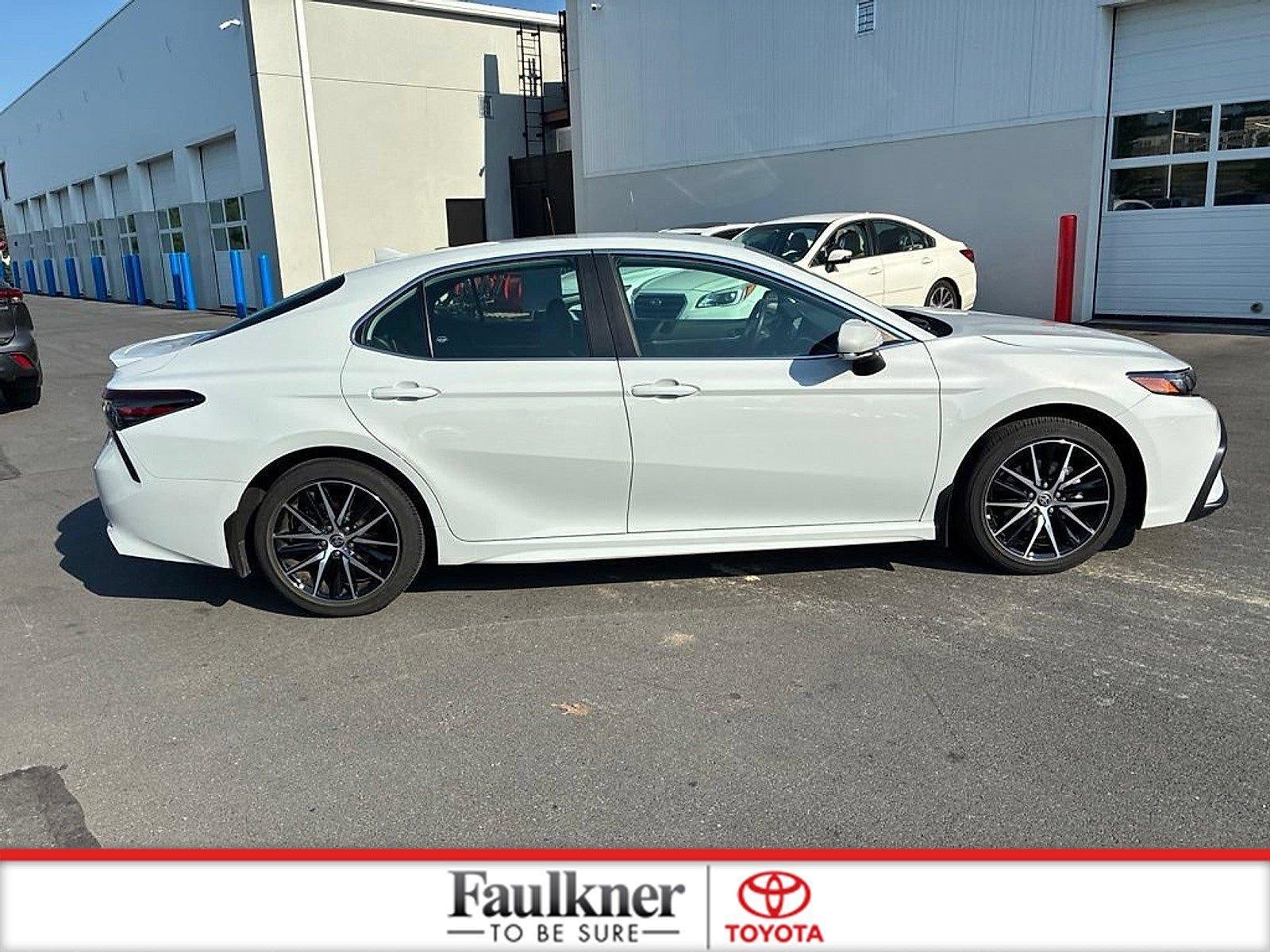 2024 Toyota Camry SE Auto (SE)