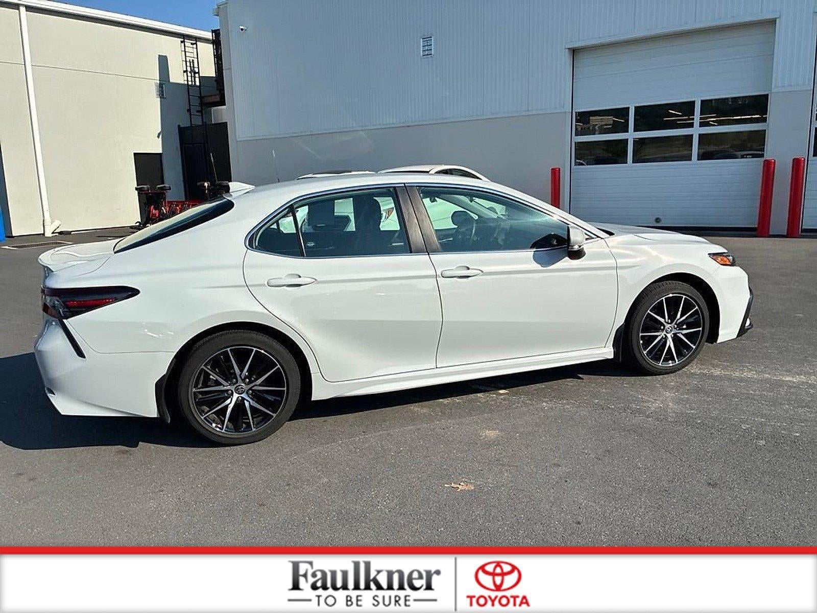 2024 Toyota Camry SE Auto (SE)