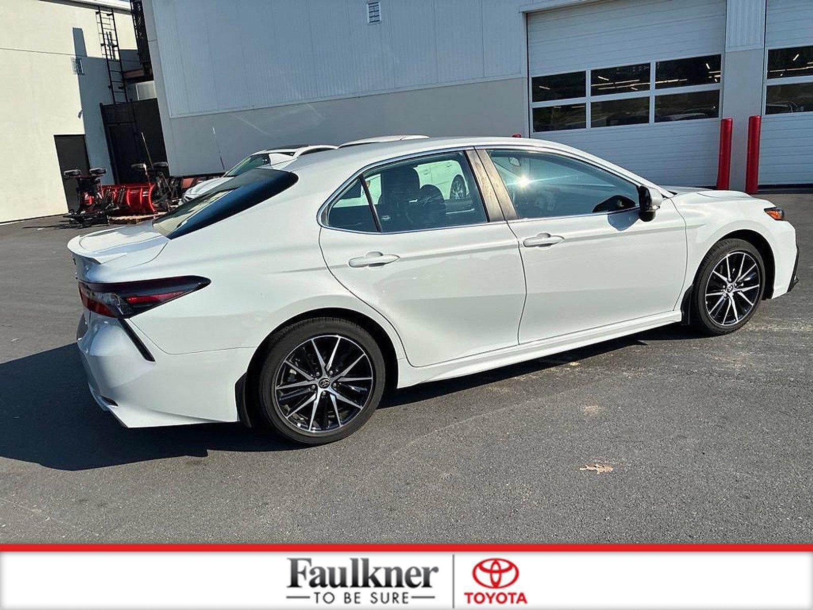 2024 Toyota Camry SE Auto (SE)