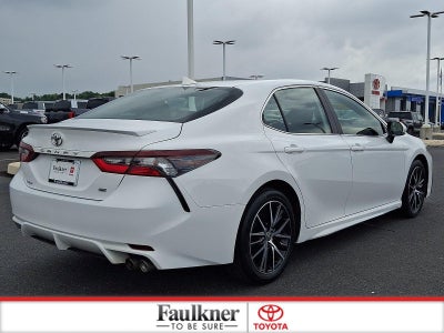 2024 Toyota Camry SE Auto (SE)
