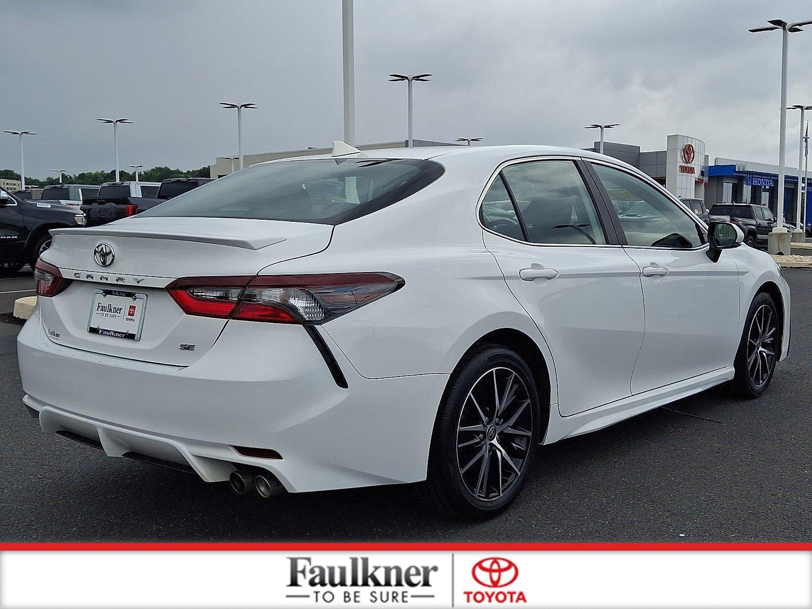 2024 Toyota Camry SE Auto (SE)
