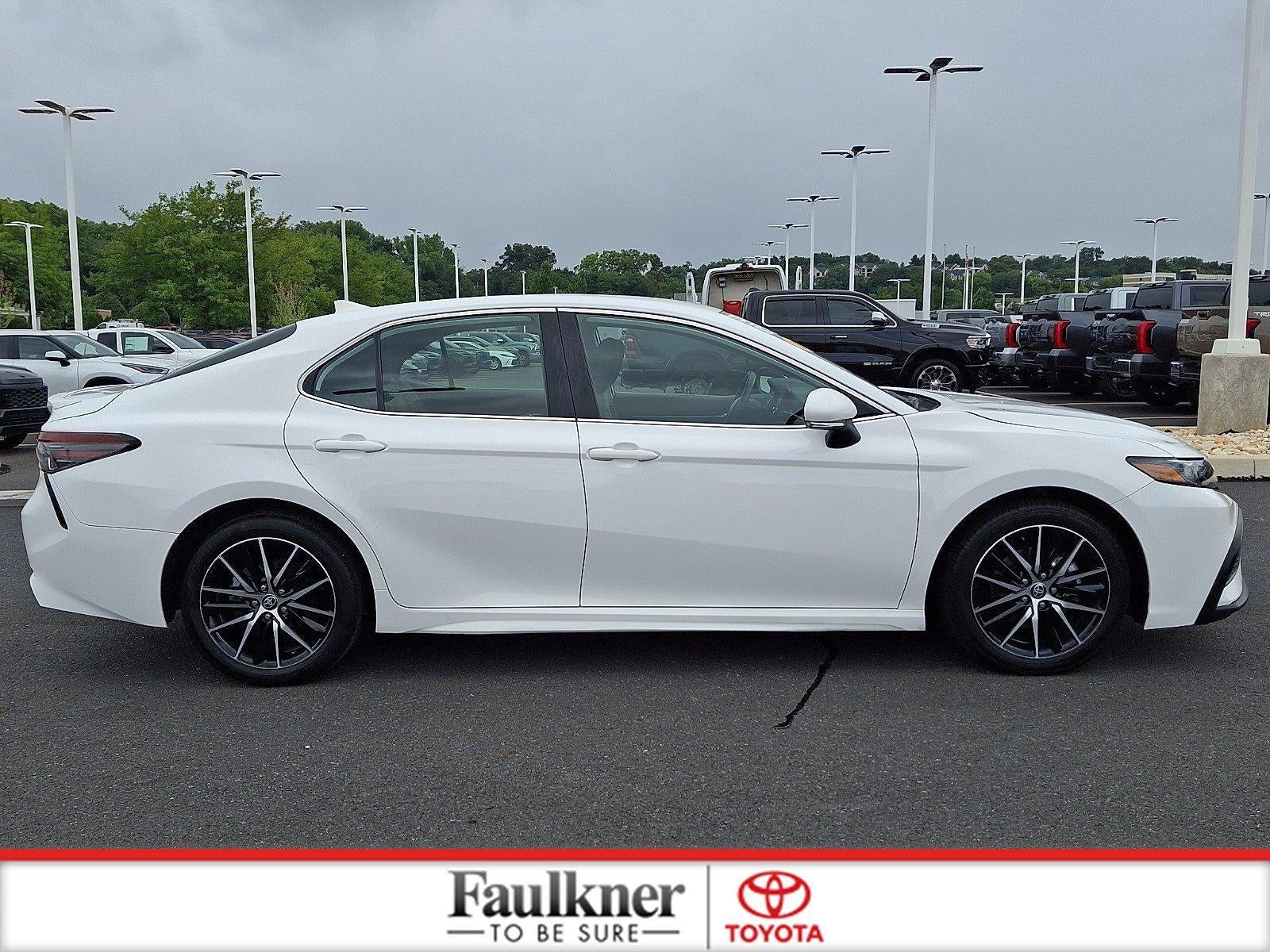 2024 Toyota Camry SE Auto (SE)
