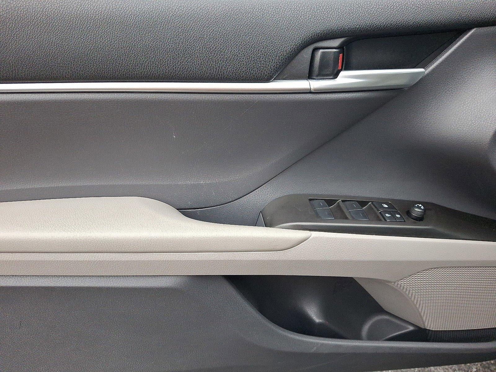 2023 Toyota Camry SE Auto (SE)