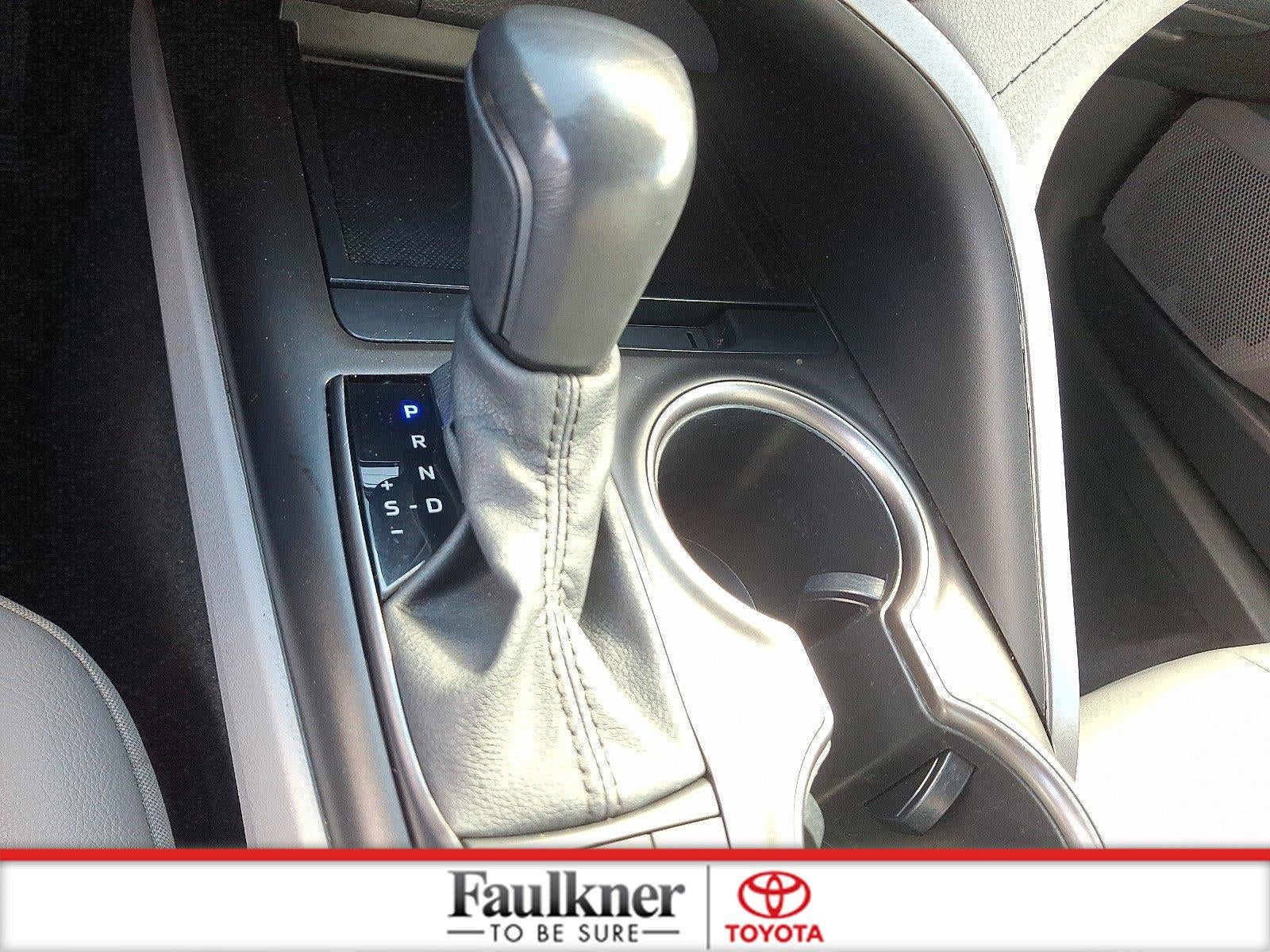 2023 Toyota Camry SE Auto (SE)